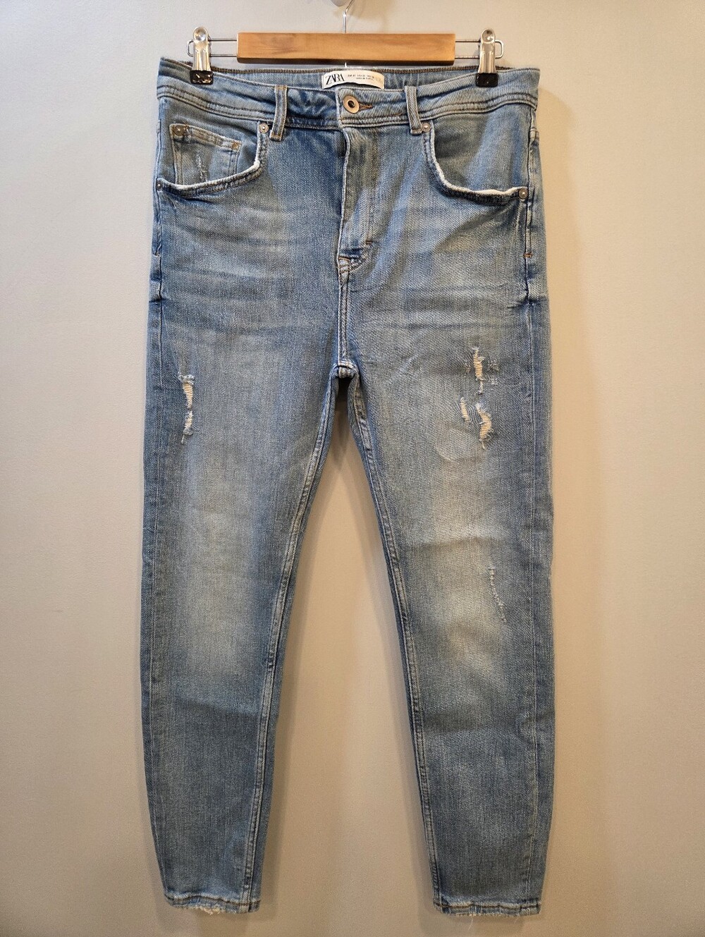 Zara NWOT Distressed Skinny Jeans Size 32